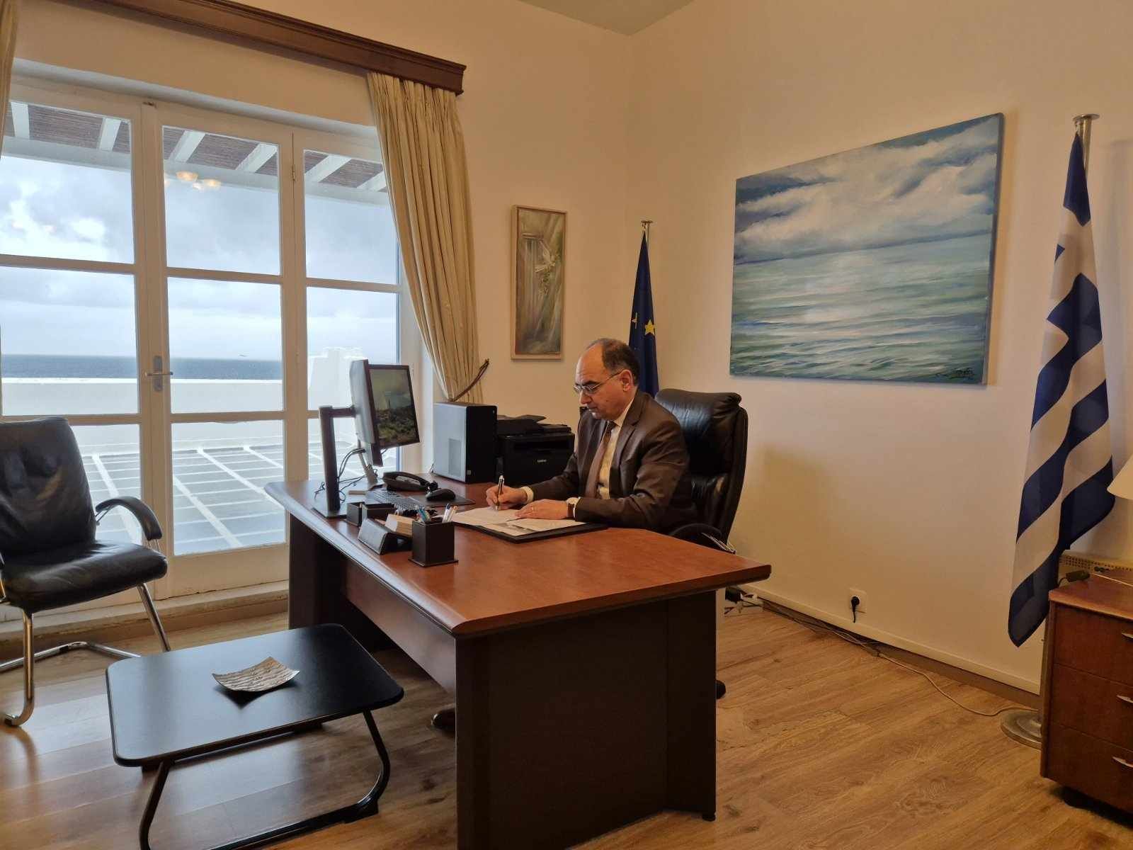 Ερώτημα Δημάρχου Πάρου προς το Υπουργείο Εσωτερικών για τη Νομιμότητα Σύναψης Oικονομικής Σύμβασης με Φιλοζωικό Σωματείο που δεν Διαθέτη ΓΕΜΗ