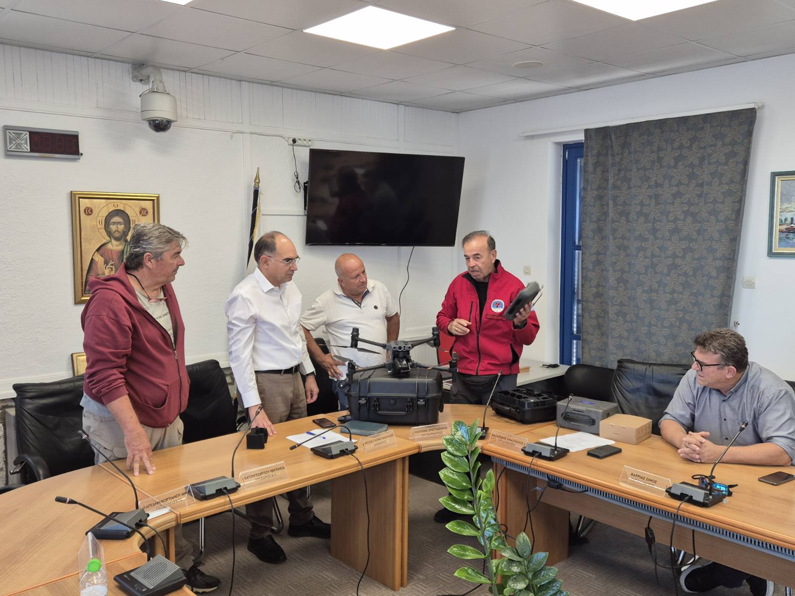 Παράδοση μη επανδρωμένου αεροσκάφους (drone) από τον Δήμο Πάρου στην Ελληνική Ομάδα Διάσωσης – Παράρτημα Δυτικών Κυκλάδων