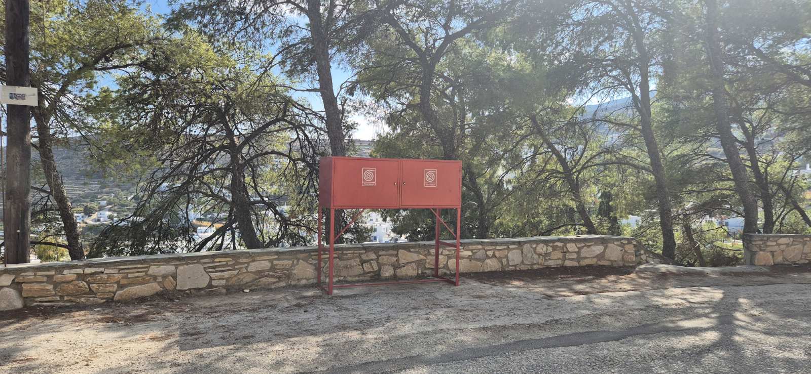 Τοποθέτηση επτά (7) μεταλλικών πυροσβεστικών φωλιών νερού στις δημοτικές κοινότητες της Πάρου
