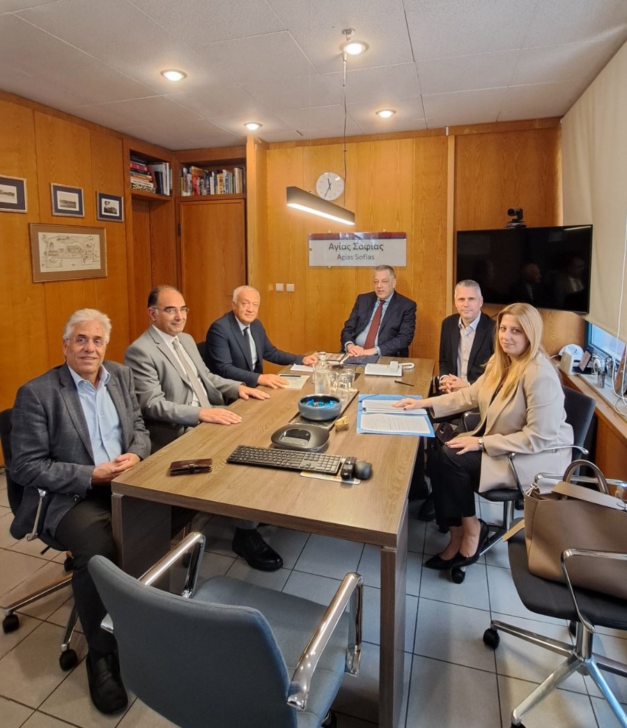 Συνάντηση Δημάρχου Πάρου και Προέδρου ΔΕΥΑΠ με τον Υφυπουργό Υποδομών και Μεταφορών κ. Νίκο Ταχιάο για το νέο αεροδρόμιο Πάρου 