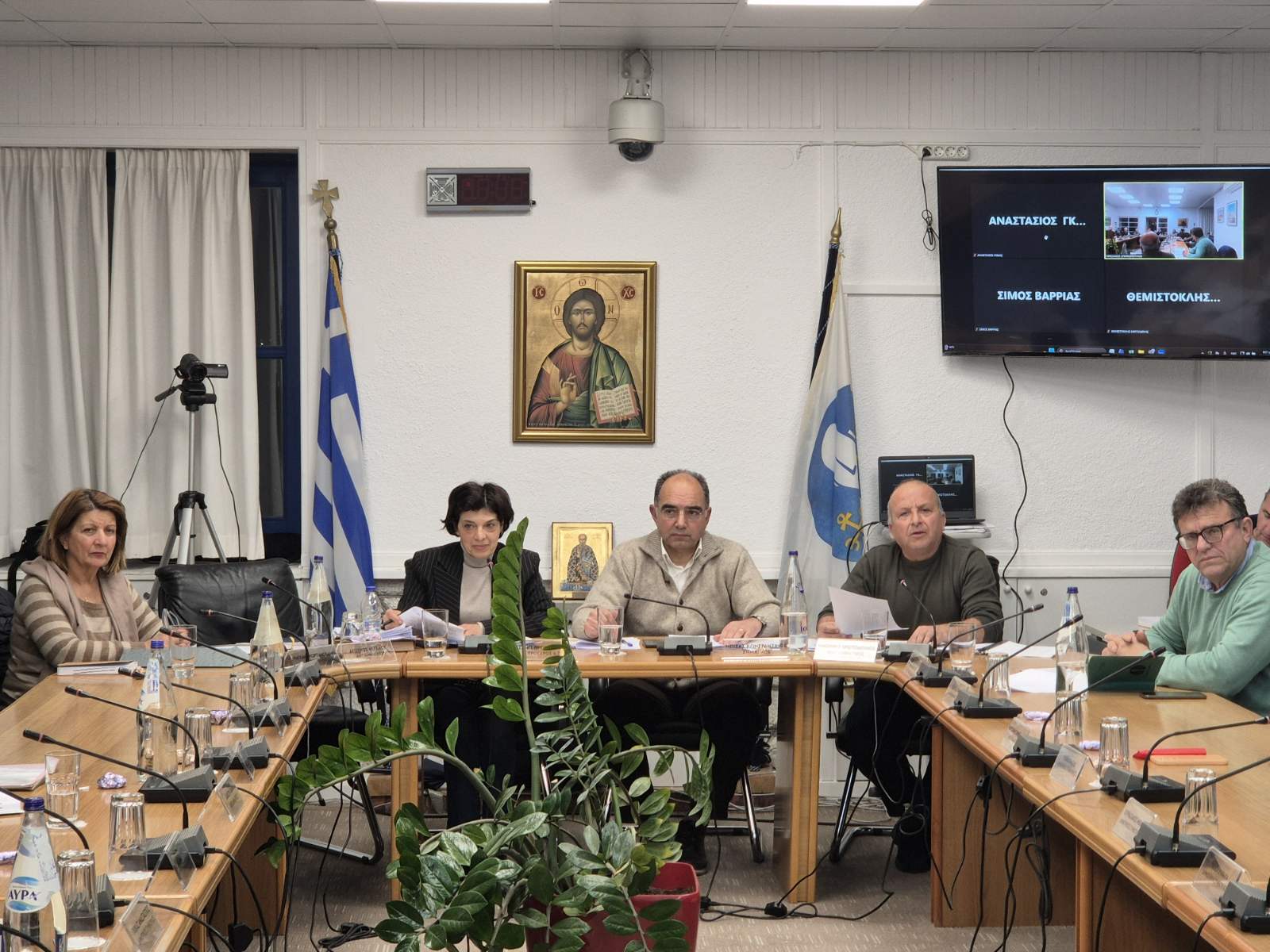 Ομόφωνη απόφαση του Δημοτικού Συμβουλίου για την αναγκαιότητα αγοράς ακινήτων με σκοπό τη δημιουργία δημοτικών χώρων στάθμευσης στην Παροικία