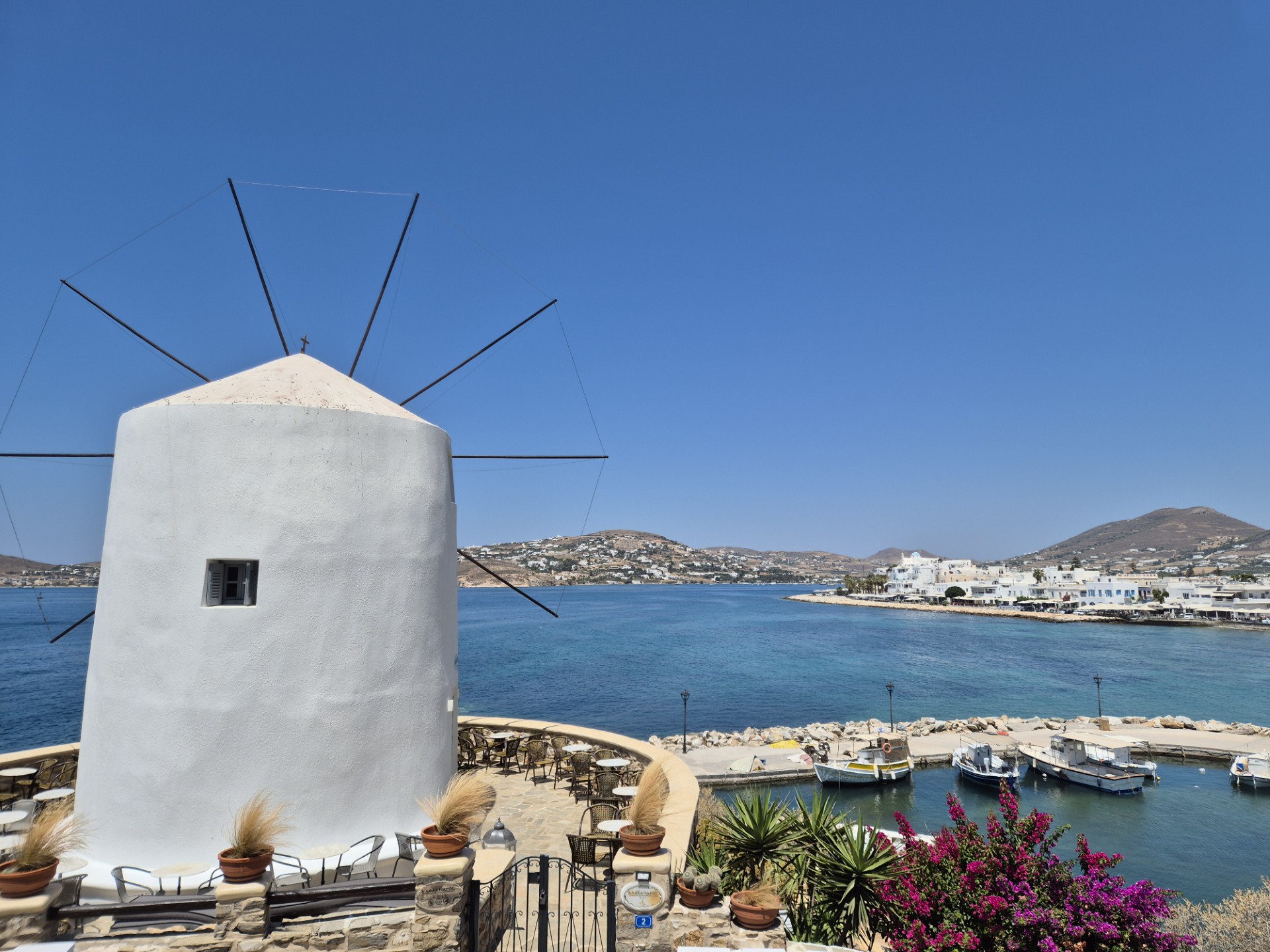 Η Πάρος συνεχίζει το ταξίδι της ανά τον κόσμο με τη βοήθεια της British και της Delta Airlines